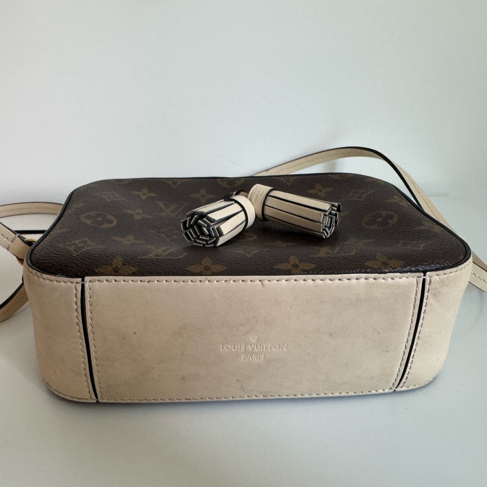 Louis Vuitton Monogram Saintonge in Creme Bag - Picture 4 of 7